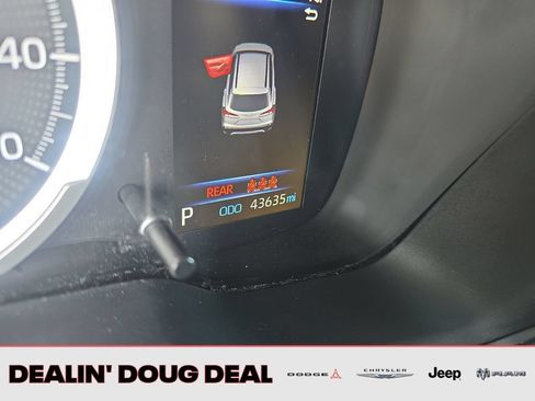 Used 2022 Toyota Corolla Cross LE w/ Moonroof Package AWD/4WD image 17