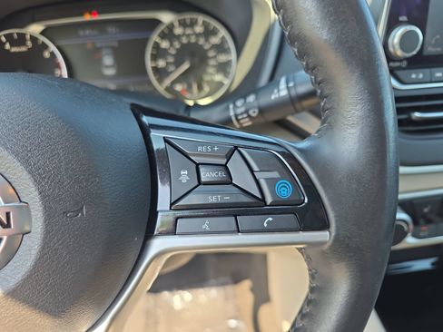Used 2022 Nissan Altima 2.5 SV w/ SV Premium Package FWD image 18