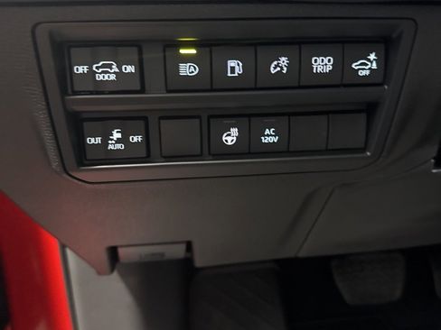 Used 2025 Toyota Sequoia Platinum image 40