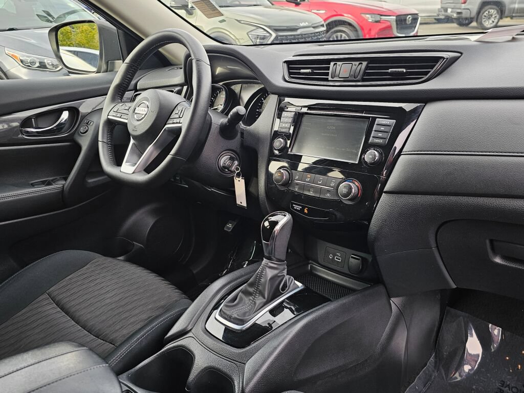 Used 2018 Nissan Rogue S w/ S Value Package AWD/4WD image 32
