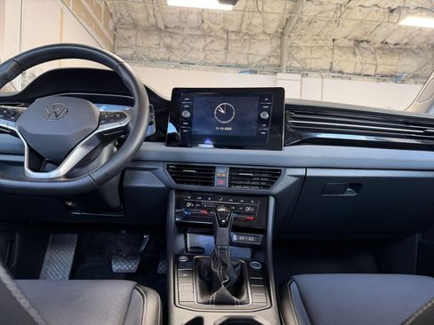 Used 2025 Volkswagen Jetta SE image 18