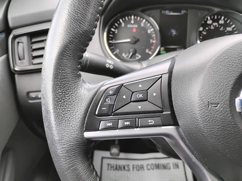 Used 2017 Nissan Rogue SV w/ Midnight Edition Package image 10