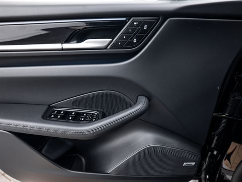 Certified 2025 Porsche Macan 4S Electric AWD/4WD image 19