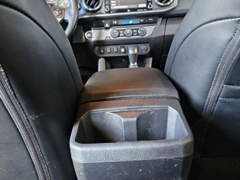 Used 2020 Toyota Tacoma 2WD Double Cab image 35
