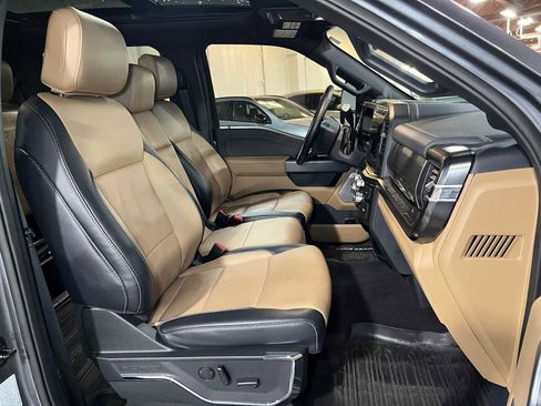 Used 2024 Ford F350 Lariat w/ Sport Appearance Package image 12