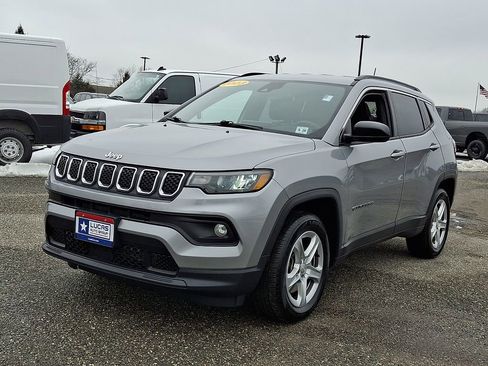 Used 2023 Jeep Compass Latitude w/ Convenience Group AWD/4WD image 5