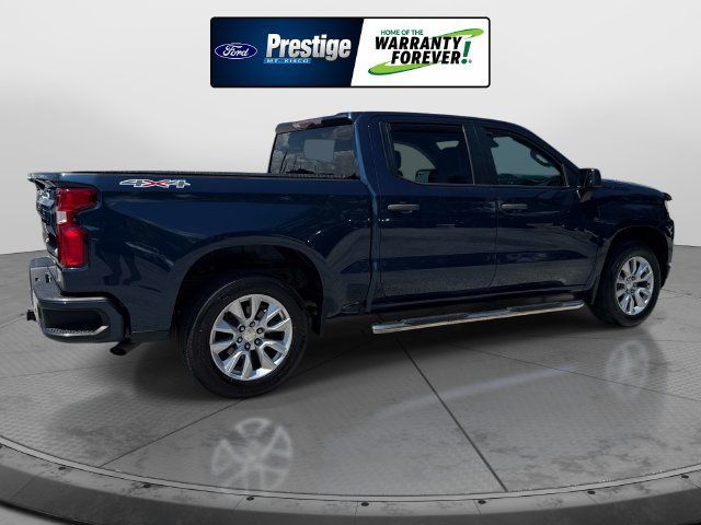 Used 2021 Chevrolet Silverado 1500 Custom w/ LPO, Dark Essentials Package AWD/4WD image 4