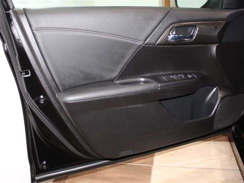 Used 2017 Honda Accord Sport image 20