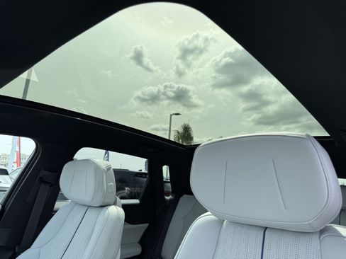 Used 2024 Cadillac Lyriq Luxury AWD/4WD image 31