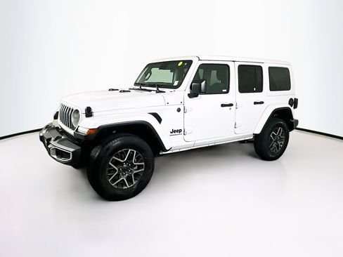 Used 2025 Jeep Wrangler Unlimited Sahara AWD/4WD image 4