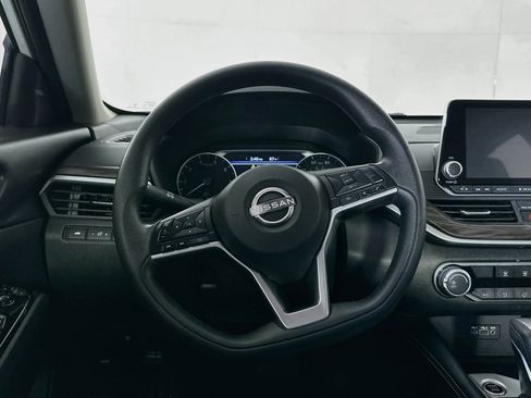 Used 2023 Nissan Altima 2.5 SV FWD image 17