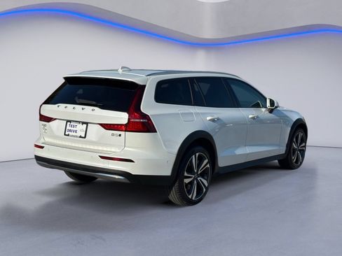 Used 2025 Volvo V60 B5 Cross Country Plus AWD/4WD image 6