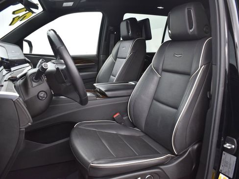 Used 2021 Cadillac Escalade Premium Luxury image 13