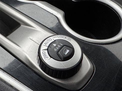 Used 2018 Nissan Pathfinder SV image 20