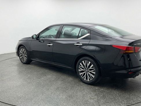 Used 2025 Nissan Altima 2.5 SV FWD image 6