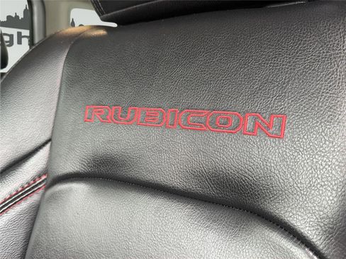 Used 2022 Jeep Wrangler Unlimited Rubicon w/ Cold Weather Group image 17