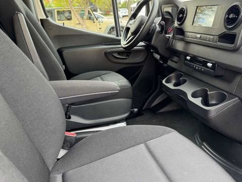 Used 2022 Mercedes-Benz Sprinter 2500 image 14
