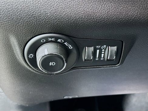 Certified 2022 Jeep Compass Limited w/ Sun and Sound Group image 18