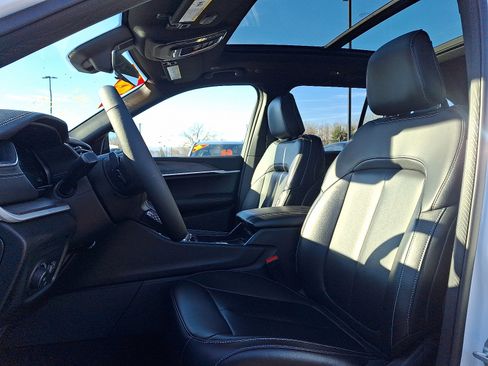 Certified 2025 Jeep Grand Cherokee Limited image 13