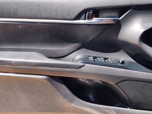 Used 2019 Toyota Camry SE w/ Convenience Package FWD image 19