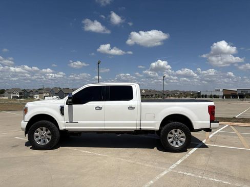 Used 2017 Ford F250 Platinum w/ FX4 Off-Road Package AWD/4WD image 3
