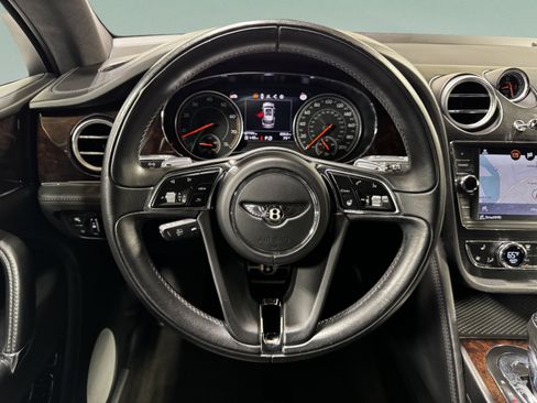 Used 2018 Bentley Bentayga AWD/4WD image 19