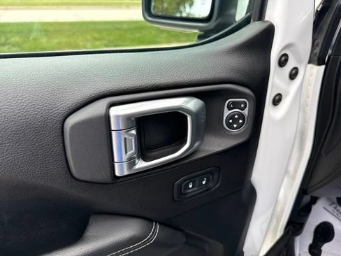 Used 2020 Jeep Wrangler Unlimited Sahara AWD/4WD image 26