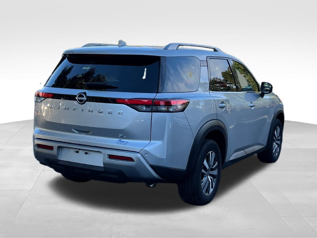 Used 2025 Nissan Pathfinder SL FWD image 5