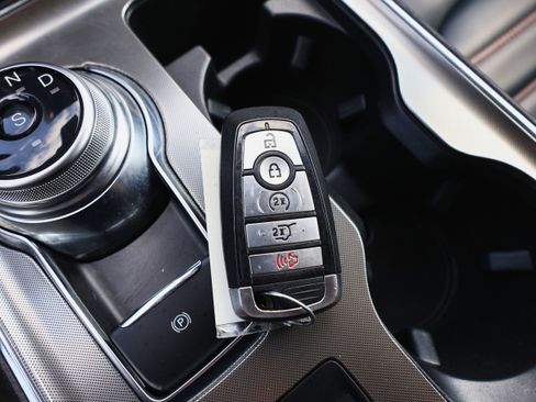 Used 2022 Ford Edge SEL w/ Sport Appearance Package image 26