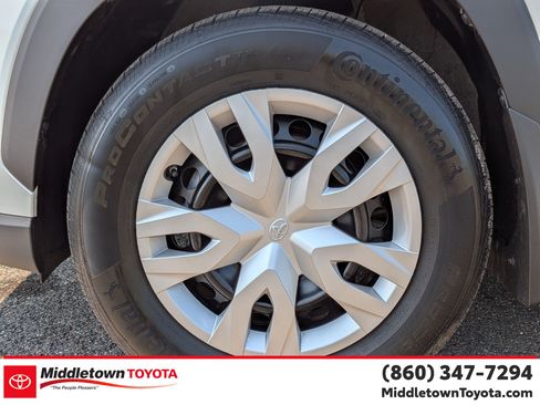 Used 2025 Toyota Corolla Cross L AWD/4WD image 9