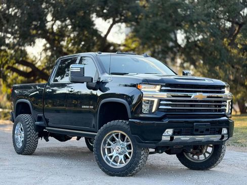 Used 2023 Chevrolet Silverado 2500 High Country w/ Safety Package II image 6