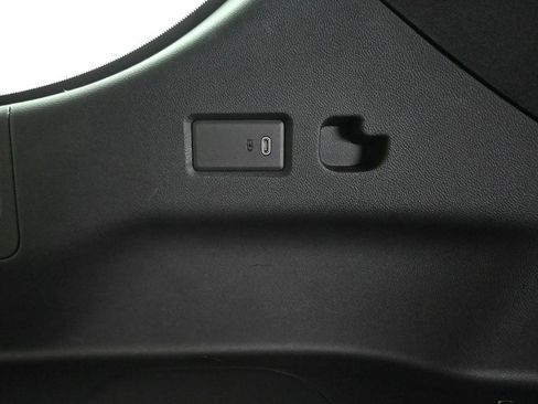 Used 2025 Cadillac Escalade ESV Premium Luxury image 41