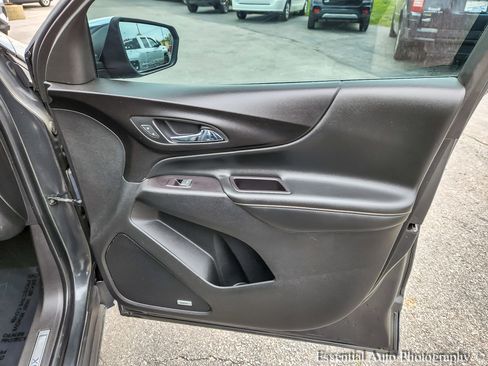 Used 2018 Chevrolet Equinox Premier FWD image 32