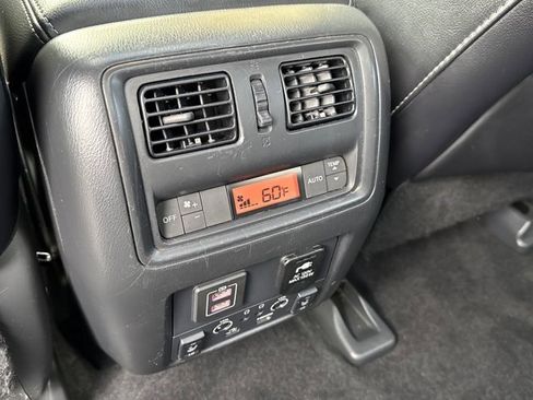 Used 2018 Nissan Pathfinder Platinum image 36