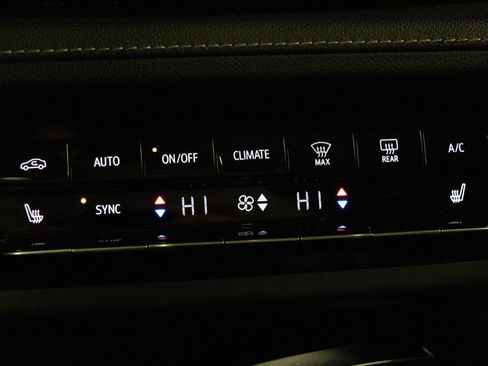 Certified 2023 Buick Envision Essence w/ Sport Touring Package image 25