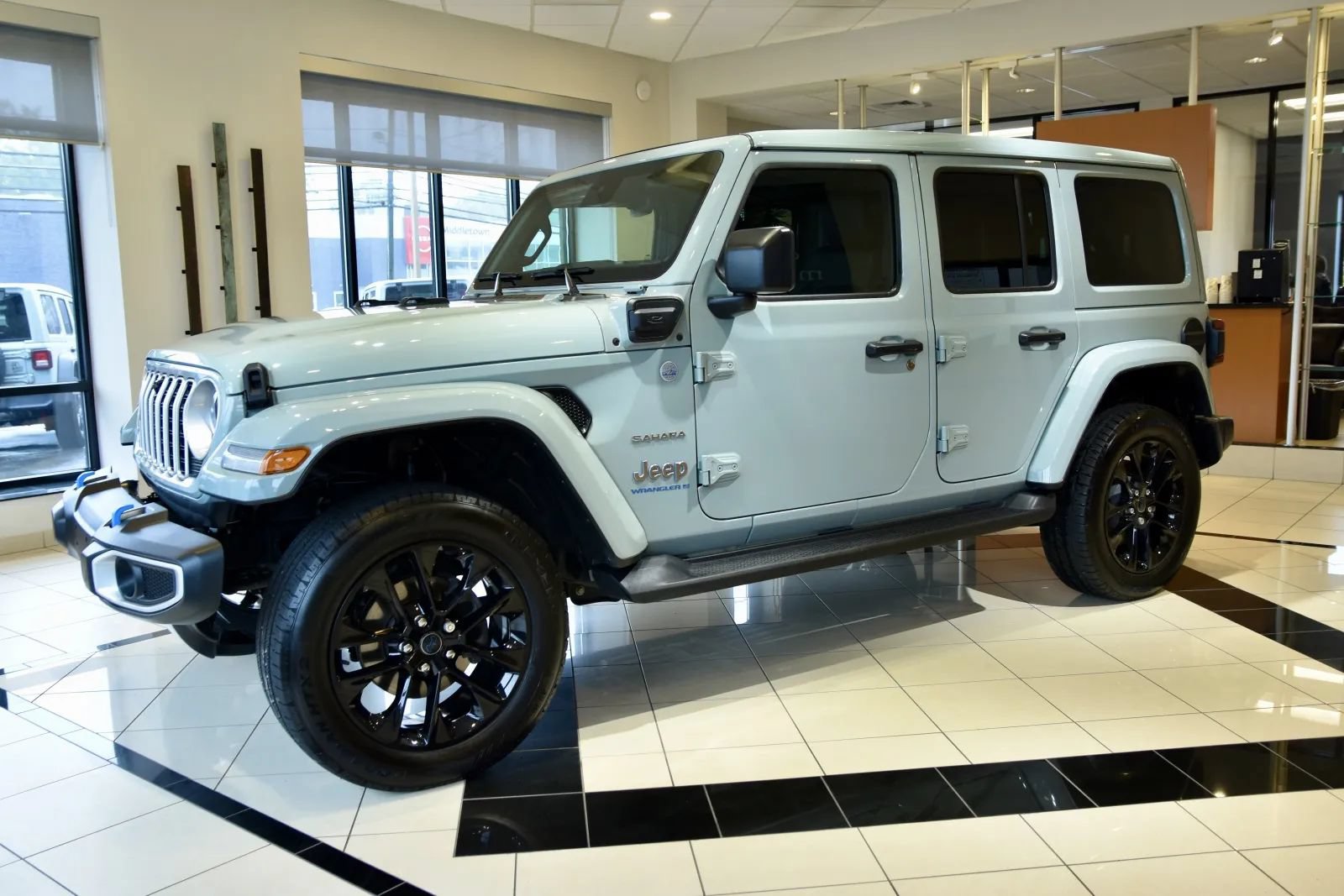 Used 2024 Jeep Wrangler Unlimited Sahara w/ Technology Group AWD/4WD image 3