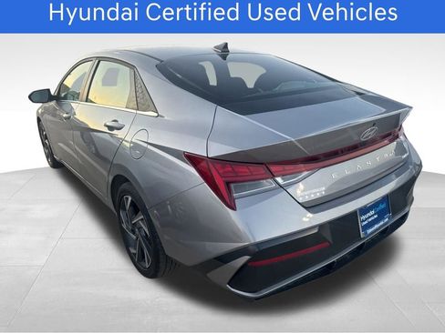 Used 2025 Hyundai Elantra Limited image 4
