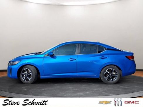 Used 2025 Nissan Sentra SV FWD image 2