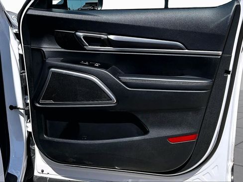 Used 2025 Kia Telluride S FWD image 17