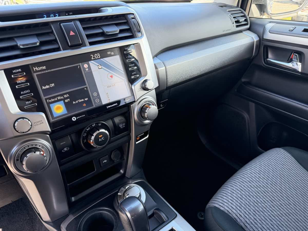 Used 2020 Toyota 4Runner SR5 AWD/4WD image 17