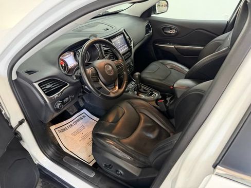 Used 2019 Jeep Cherokee Limited AWD/4WD image 16