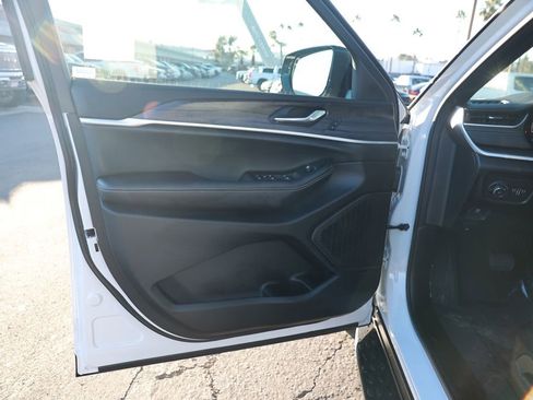 New 2025 Jeep Grand Cherokee L Limited image 11