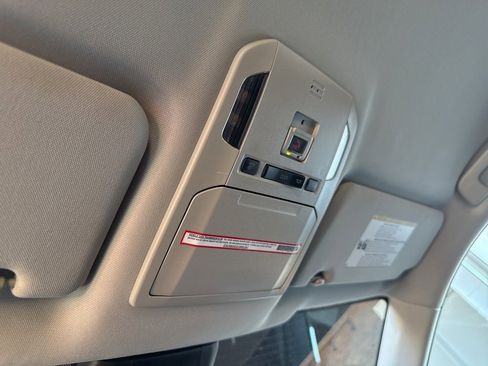 Used 2022 Toyota Highlander L image 19