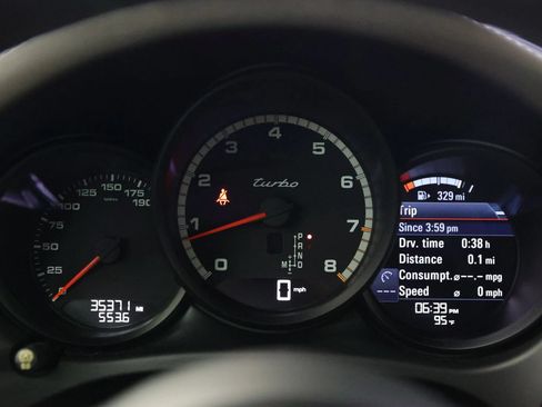 Used 2020 Porsche Macan Turbo AWD/4WD image 32