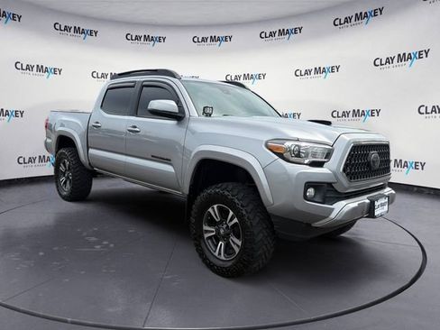 Used 2019 Toyota Tacoma TRD Sport AWD/4WD image 7