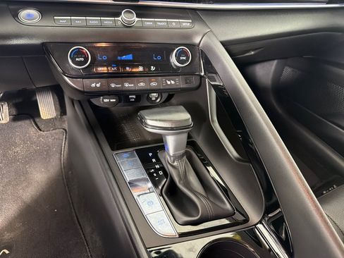 Used 2023 Hyundai Elantra Limited FWD image 18