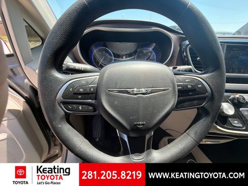 Used 2021 Chrysler Voyager Lxi FWD image 13