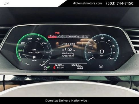 Used 2024 Audi Q8 e-tron Prestige AWD/4WD image 33
