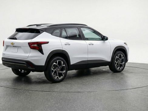 Used 2025 Chevrolet Trax LT image 9