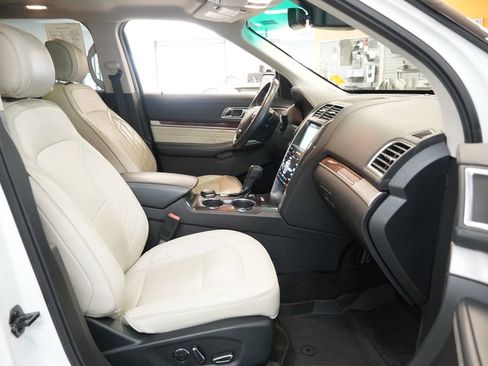 Used 2017 Ford Explorer Platinum image 35